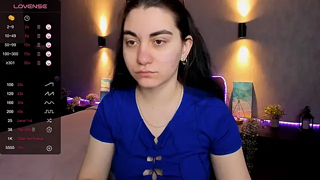 hannacheekss  online show from 02.20.25