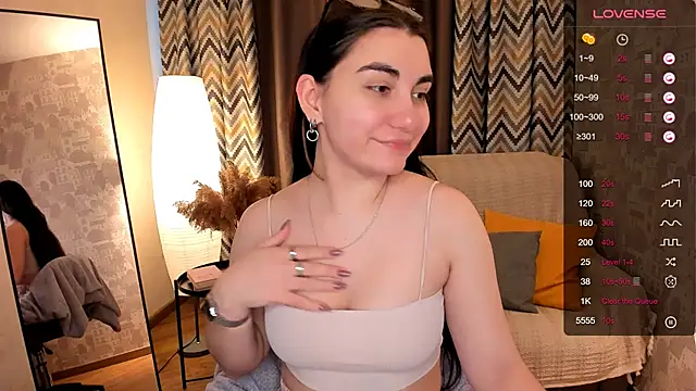 hannacheekss  online show from 02.24.25