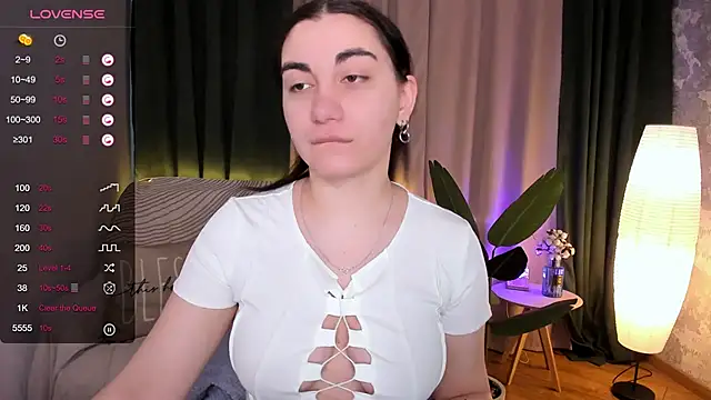 hannacheekss  online show from 03.05.25