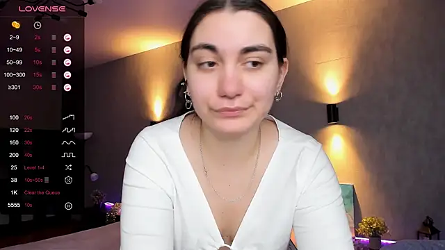 hannacheekss  online show from 03.17.25