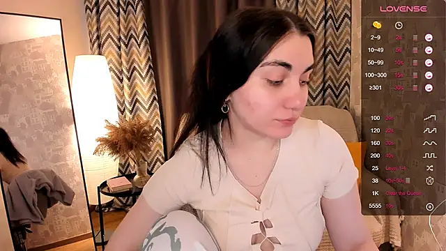 hannacheekss  online show from 03.18.25