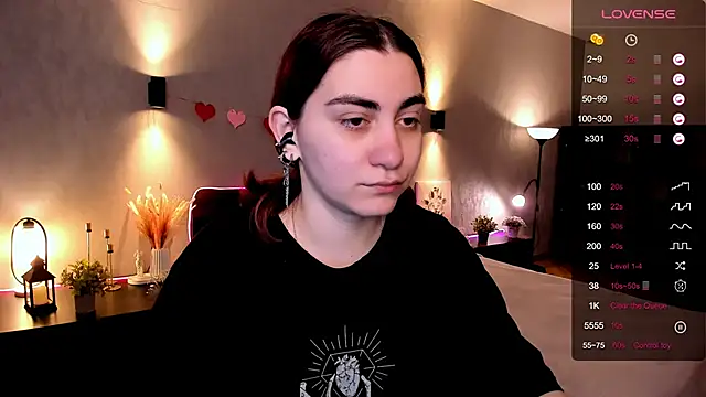 hannacheekss  online show from 10.02.25