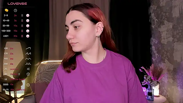 hannacheekss  online show from 10.15.25