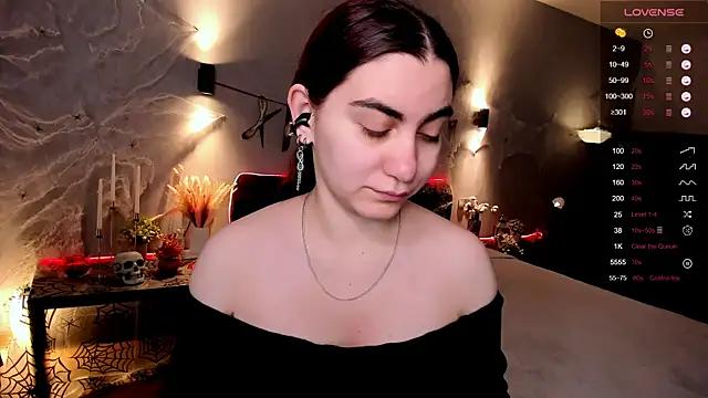 hannacheekss  online show from 10.21.25