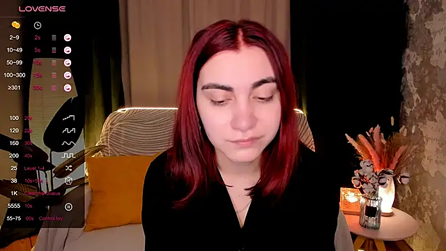 hannacheekss  online show from 11.25.25