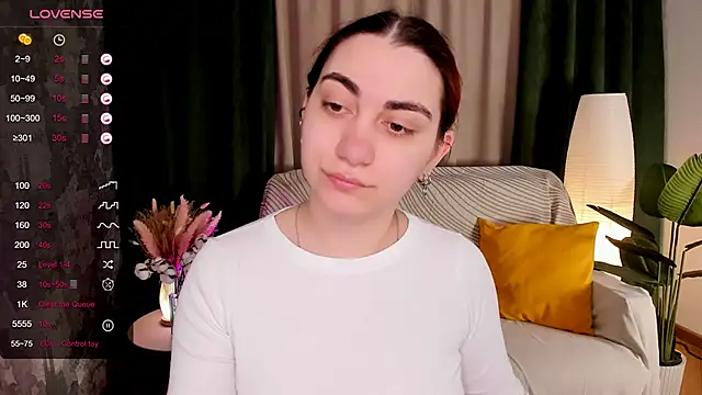 hannacheekss  online show from 04.10.26