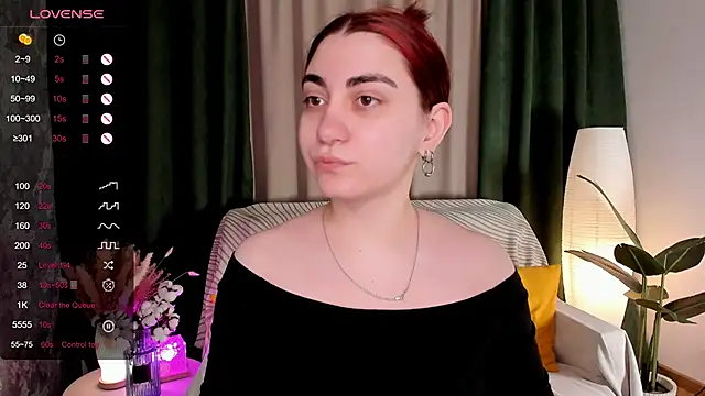 hannacheekss  online show from 04.21.26