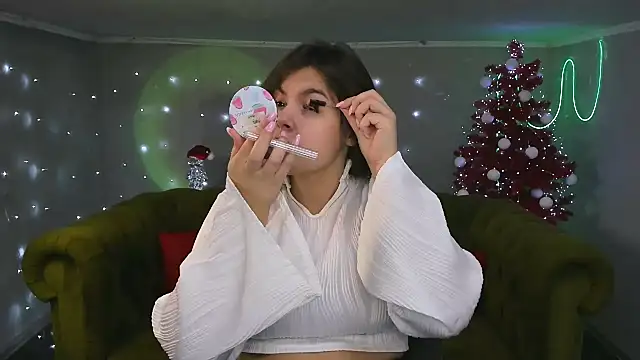 Snapshot of showmeparadise chatting on 12.15.24 showmeparadise online show from 12.15.24