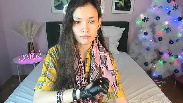 Emily Strikeee online show from 12.21.24