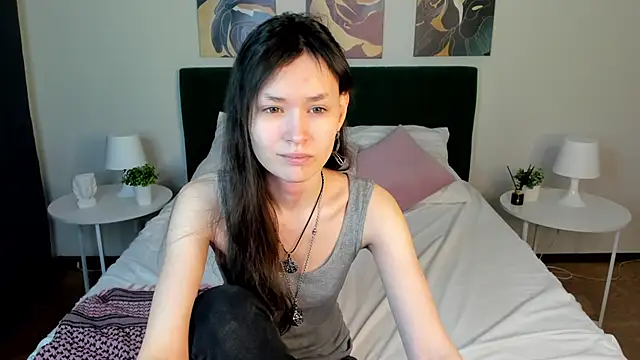 Emily Strikeee online show from 01.27.25