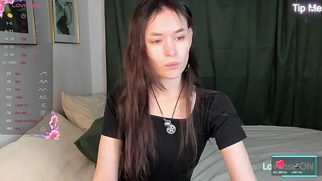 Emily Strikeee online show from 11.06.25