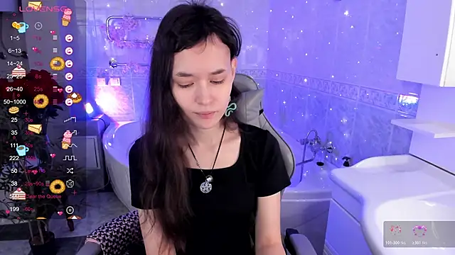 Emily Strikeee online show from 11.23.25