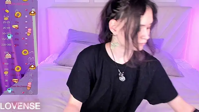 Emily Strikeee online show from 01.15.26