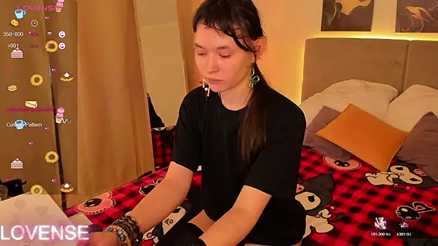 Emily Strikeee online show from 02.10.26