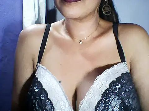 layanah12 online show from 10.11.25