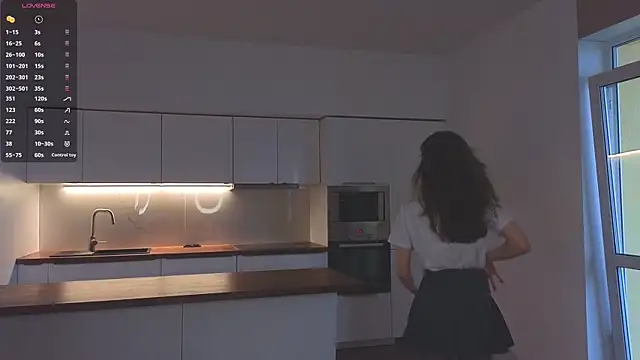 KellyAdderiy online show from 04.21.26