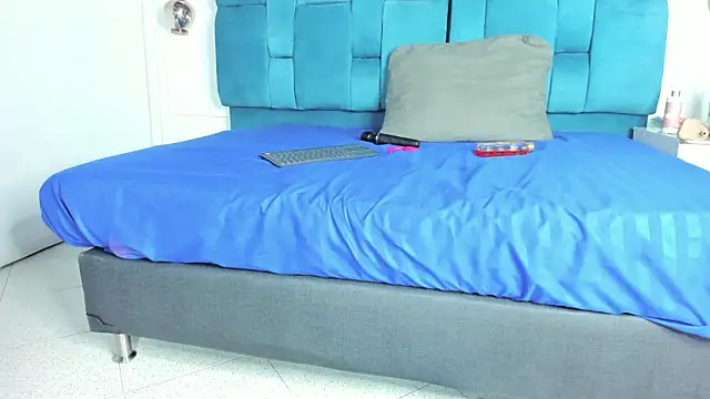 mia  fernandez online show from 02.28.26