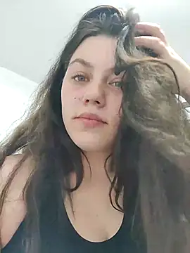 Snapshot of leeya_lee chatting on 02.24.25 leeya lee online show from 02.24.25