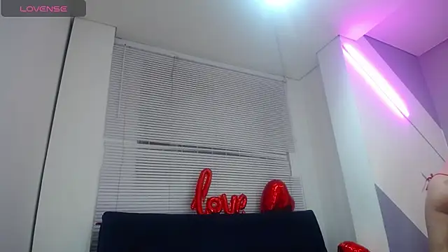 Snapshot of _lucysmith chatting on 03.11.25 lucysmith online show from 03.11.25