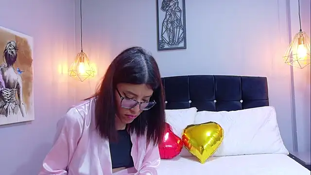 Snapshot of _lucysmith chatting on 10.23.25 lucysmith online show from 10.23.25