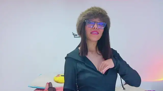 Snapshot of _lucysmith chatting on 11.05.25 lucysmith online show from 11.05.25