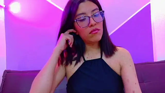 Snapshot of _lucysmith chatting on 11.14.25 lucysmith online show from 11.14.25