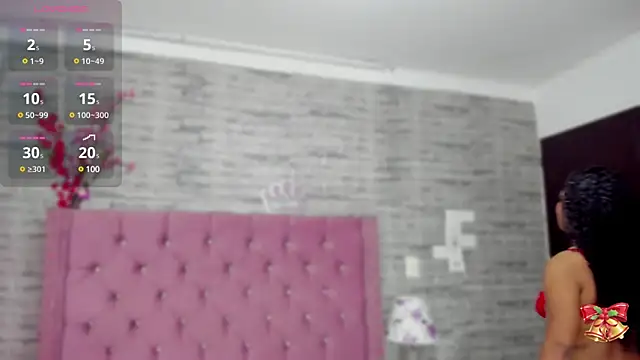 NahiaraReina online show from 12.30.24