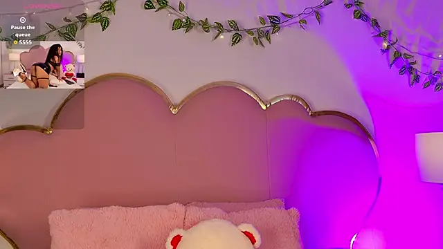 NahiaraReina online show from 02.25.26