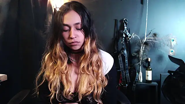 Snapshot of saba_the_courtesan chatting on 10.03.25 saba the courtesan online show from 10.03.25