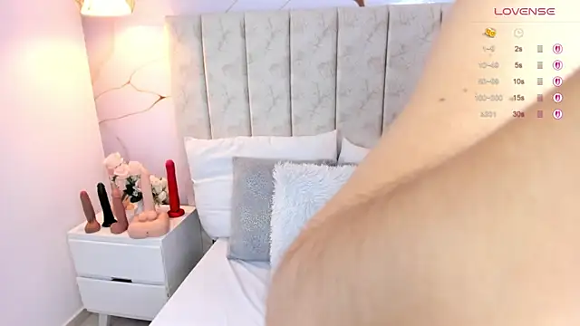 LauraSmith-01 online show from 12.20.25