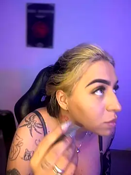 AnnikaMerliahh  online show from 11.14.25