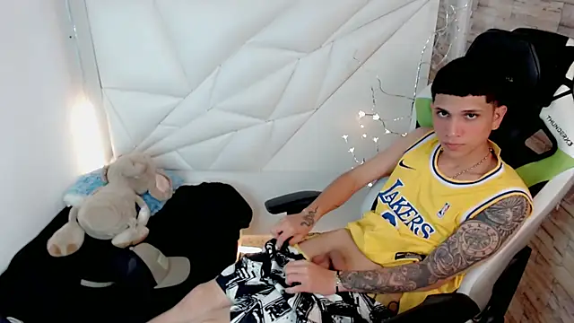 Snapshot of Brayan_lopezz chatting on 02.04.25 Brayan lopezz online show from 02.04.25