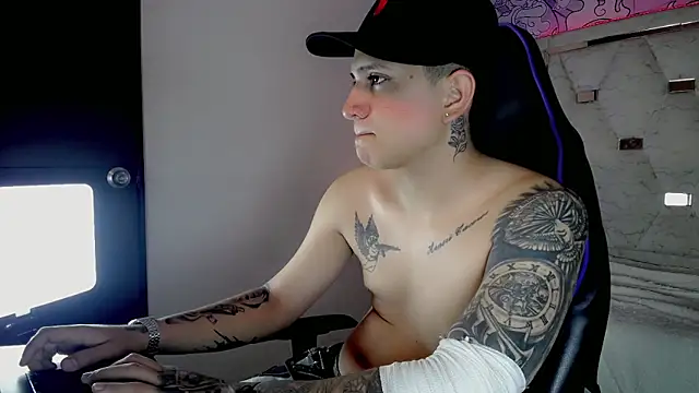 Snapshot of Brayan_lopezz chatting on 04.28.26 Brayan lopezz online show from 04.28.26