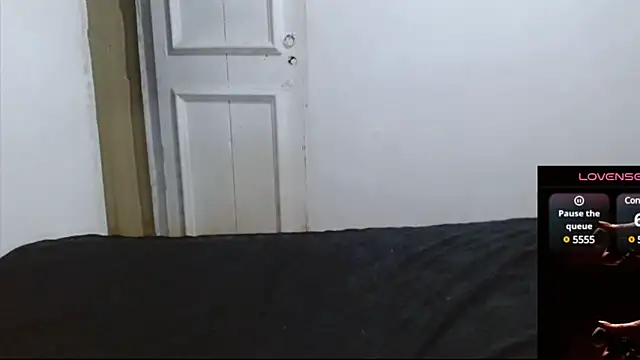 cherrydelioncourt online show from 01.05.25