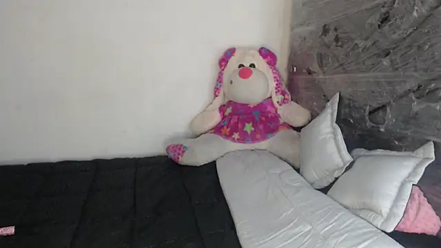 skinny sweet2411 online show from 12.18.25