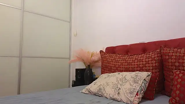  Maddalena  online show from 02.21.25