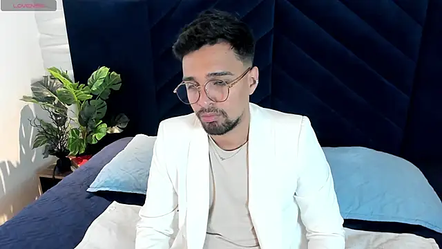 Edward max online show from 04.18.26