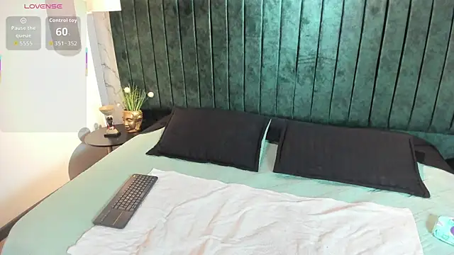 Edward max online show from 04.22.26