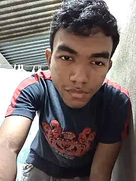 Snapshot of Reynold2608 chatting on 12.13.24 Reynold2608 online show from 12.13.24