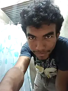 Snapshot of Reynold2608 chatting on 02.15.25 Reynold2608 online show from 02.15.25