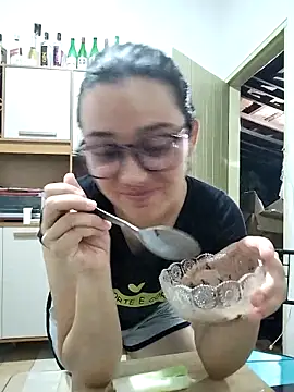 Snapshot of sobresalinaa chatting on 04.21.26 sobresalinaa online show from 04.21.26