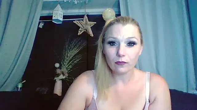 Snapshot of DevilsAngel13 chatting on 09.16.25 DevilsAngel13 online show from 09.16.25