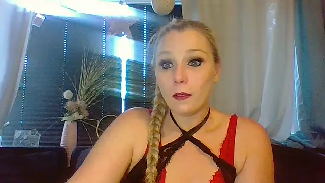 Snapshot of DevilsAngel13 chatting on 09.23.25 DevilsAngel13 online show from 09.23.25