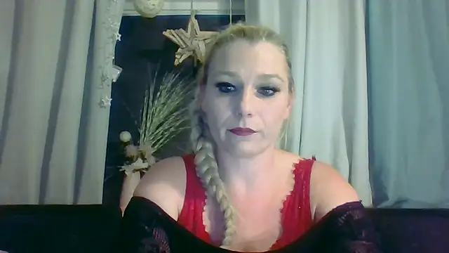 Snapshot of DevilsAngel13 chatting on 09.26.25 DevilsAngel13 online show from 09.26.25