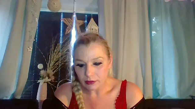 Snapshot of DevilsAngel13 chatting on 09.27.25 DevilsAngel13 online show from 09.27.25