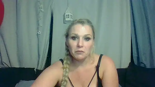 Snapshot of DevilsAngel13 chatting on 10.07.25 DevilsAngel13 online show from 10.07.25