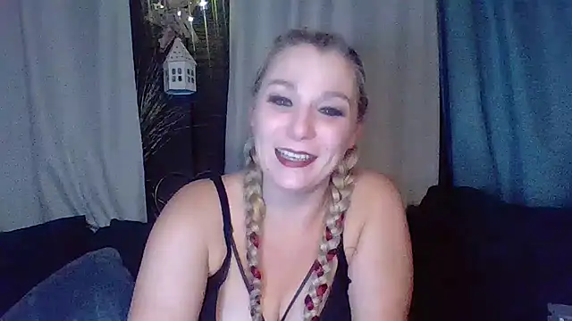Snapshot of DevilsAngel13 chatting on 10.08.25 DevilsAngel13 online show from 10.08.25