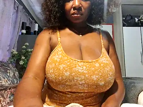 Snapshot of EbonyRose9 chatting on 06.13.26 EbonyRose9 online show from 06.13.26