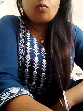 Snapshot of Priya_2222 chatting on 02.05.25 Priya 2222 online show from 02.05.25