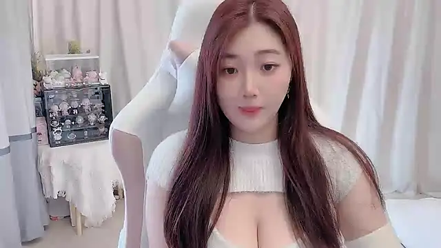 Snapshot of Stars_Elyn chatting on 12.18.24 Stars Elyn online show from 12.18.24